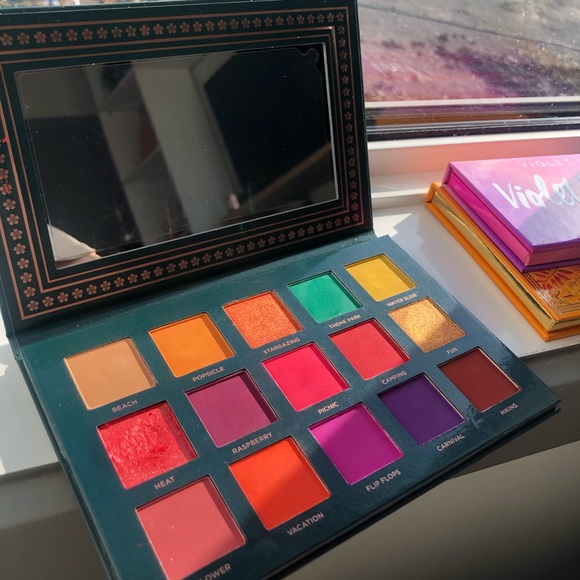 Eyeshadow pallets - Picture 4 of 5